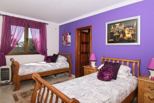 Schlafzimmer mit 2 Betten